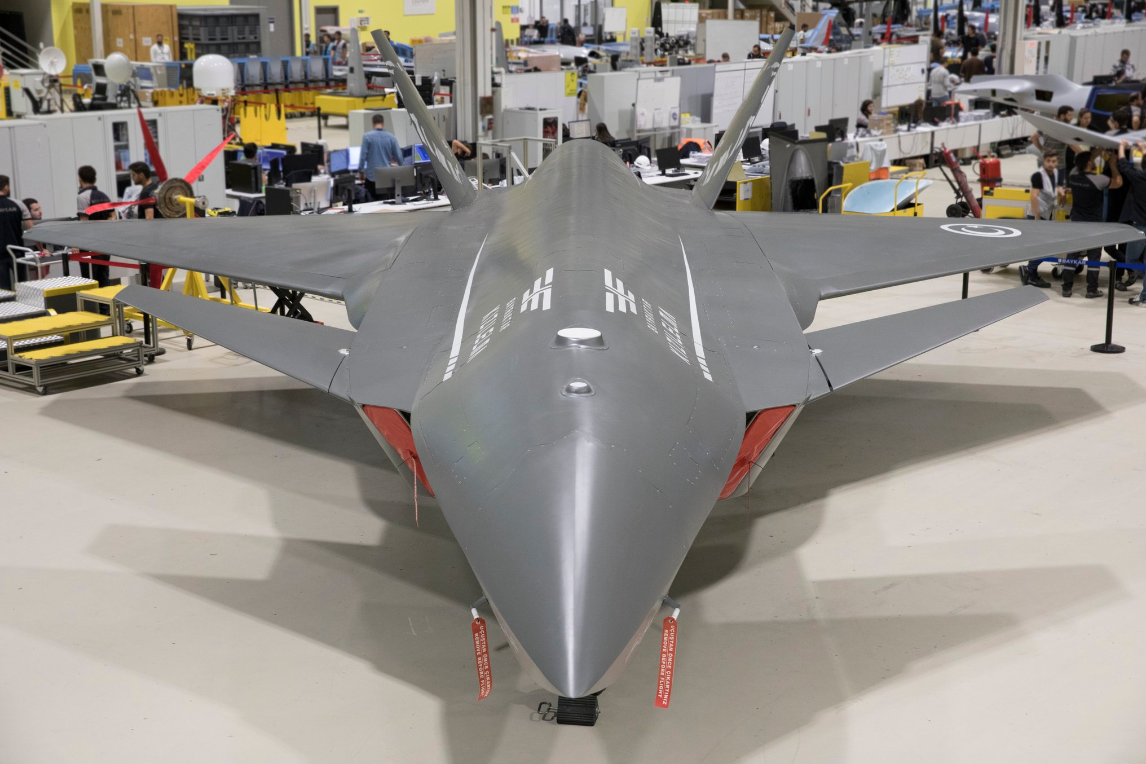 Новый реактивный Bayraktar с украинским двигателем вызвал фурор на выставке: как выглядит "будущее военной авиации"