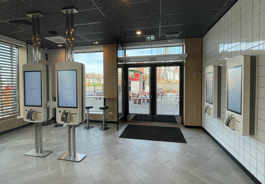 В Украине открылся самый новый McDonald's: где и как он выглядит (фото)