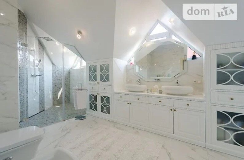 Оренда - майже 400 тисяч на місяць: фото дому, де увесь час ховався Медведчук