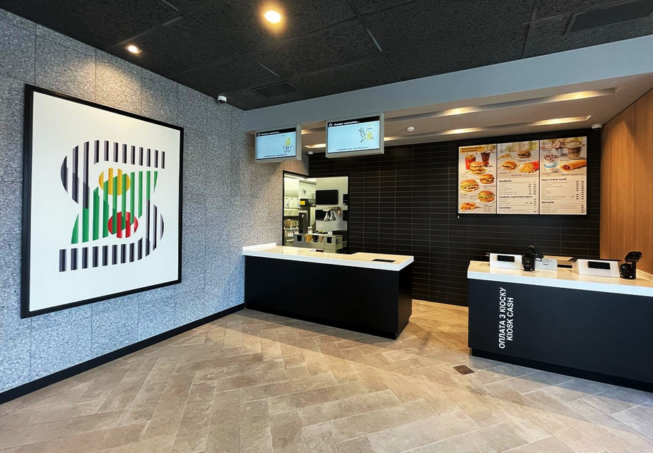 В Украине открылся самый новый McDonald's: где и как он выглядит (фото)