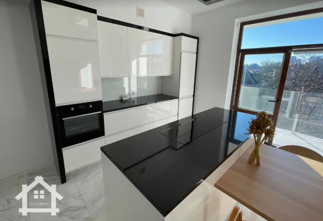 У Львові за 37 мільйонів продають VIP-квартиру з "гарним краєвидом": як виглядає житло