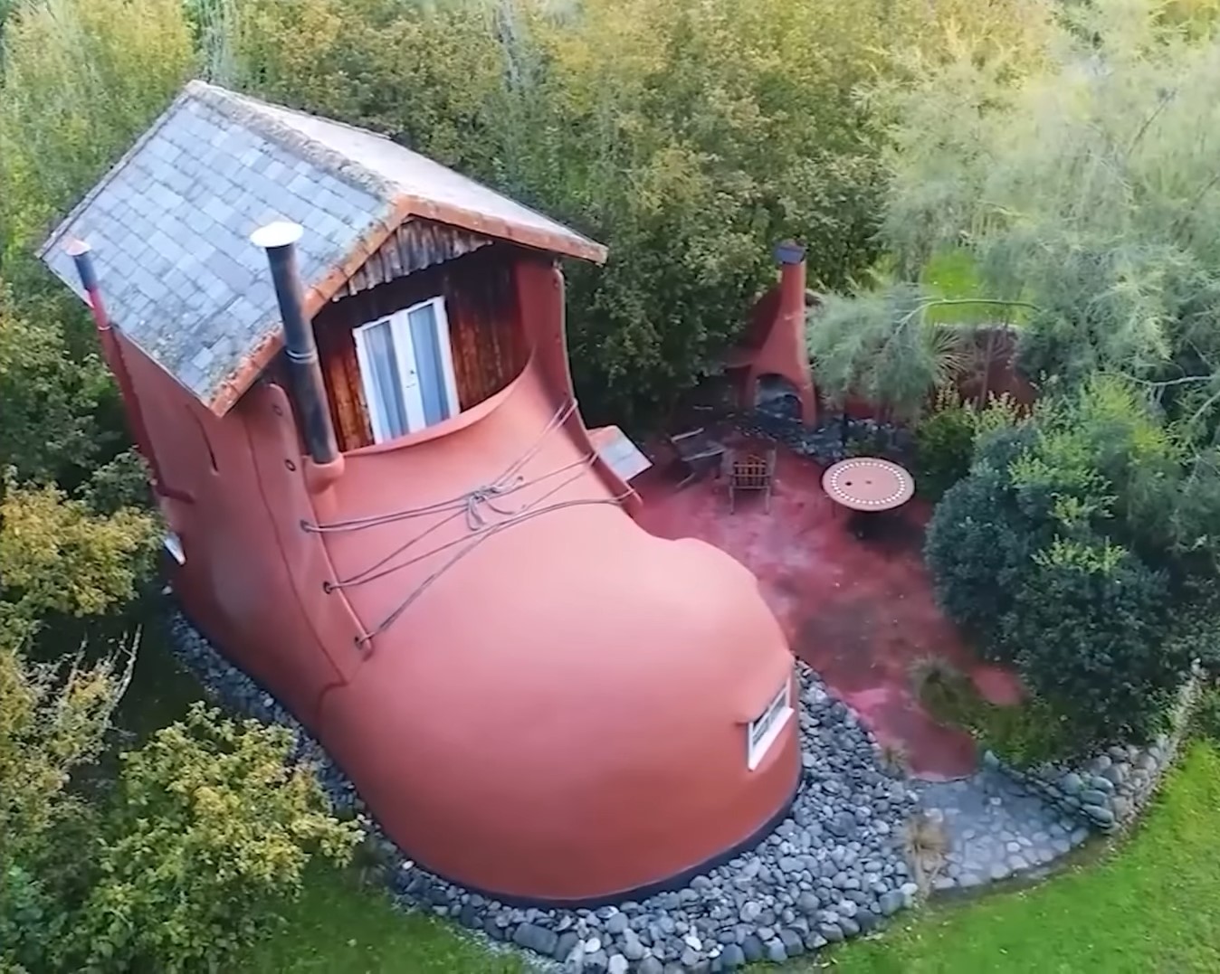 Самые странные дома в мире: вы будете поражены зданиями, в которых живут люди