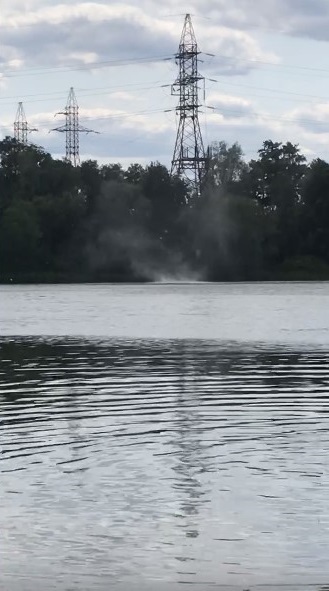 У Києві на озері зафіксували справжнє "водяне торнадо" (відео)