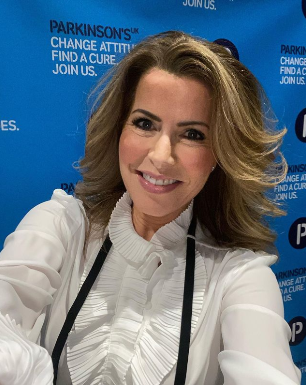 "У них була лише маленька валіза": британська ТБ-зірка приютила сім'ю з України