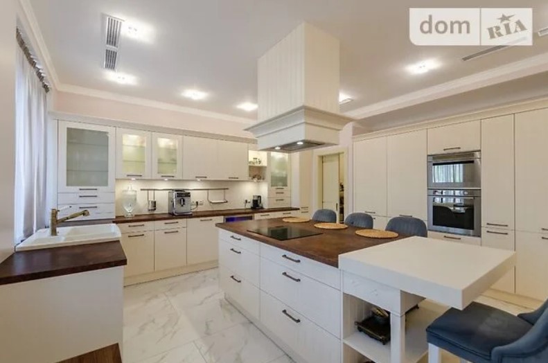 Оренда - майже 400 тисяч на місяць: фото дому, де увесь час ховався Медведчук