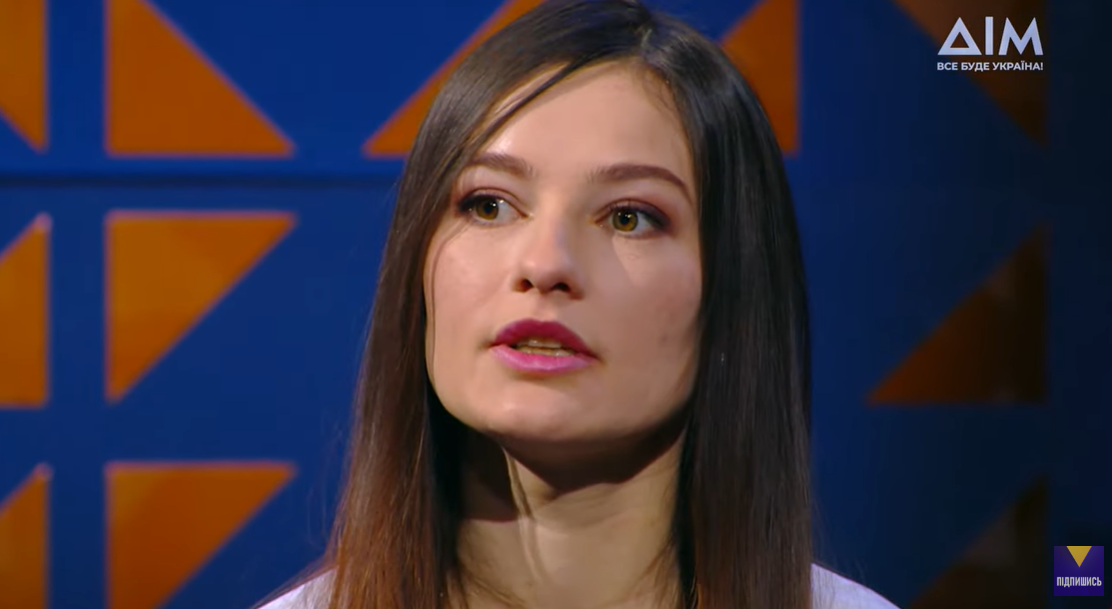 7-летняя украинка купила для воинов ВСУ 4 авто, дроны и Starlink, делая веночки (видео и фото)