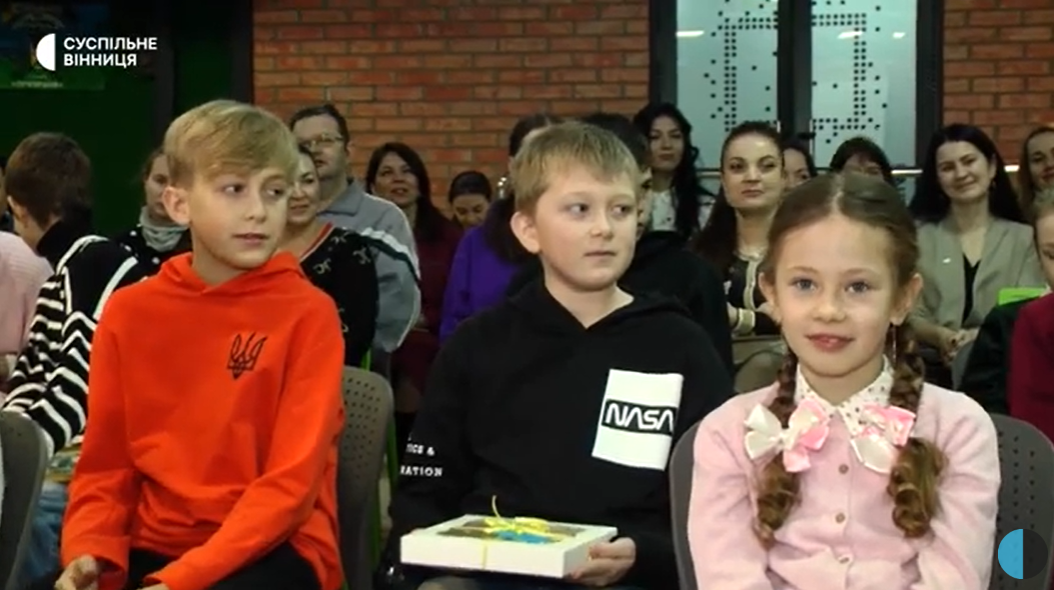 В Виннице дети собрали для армии более миллиона гривен: юных волонтеров наградили (видео)