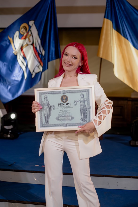 Відома блогерка встановила національний рекорд та стала найпопулярнішою в Україні (фото)