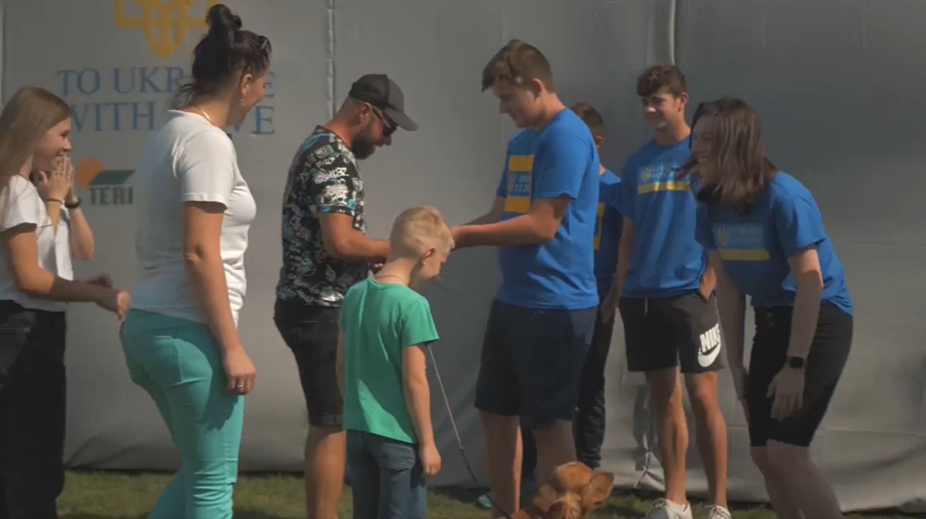 У США школярі зібрали гроші на модульні будинки для українців, і приїхали в Макарів для зведення