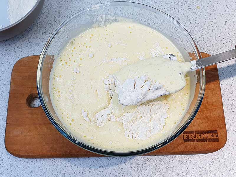 Клопотенко дал рецепт роскошной шарлотки с яблоками и секретным ингредиентом: готовим за 30 минут!