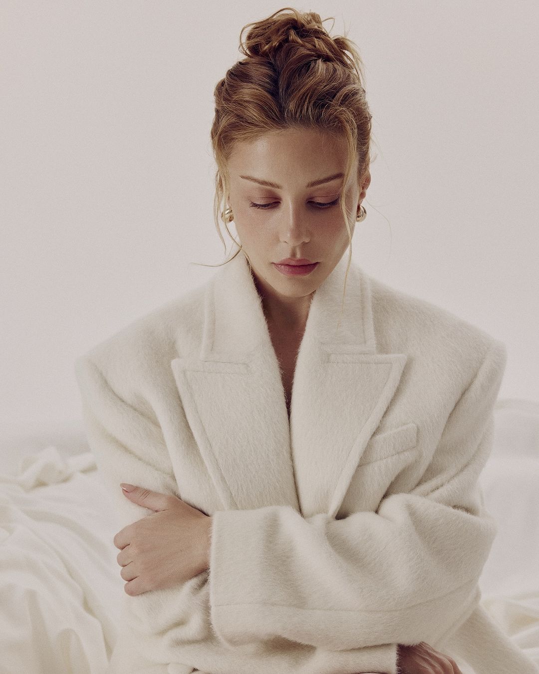 Кароль вразила сміливими фото та заговорила про кохання: "Бігають мурахи"