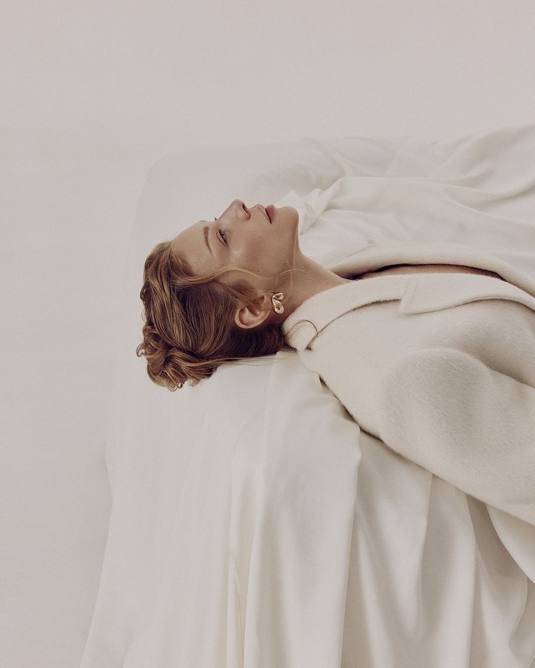 Кароль вразила сміливими фото та заговорила про кохання: "Бігають мурахи"