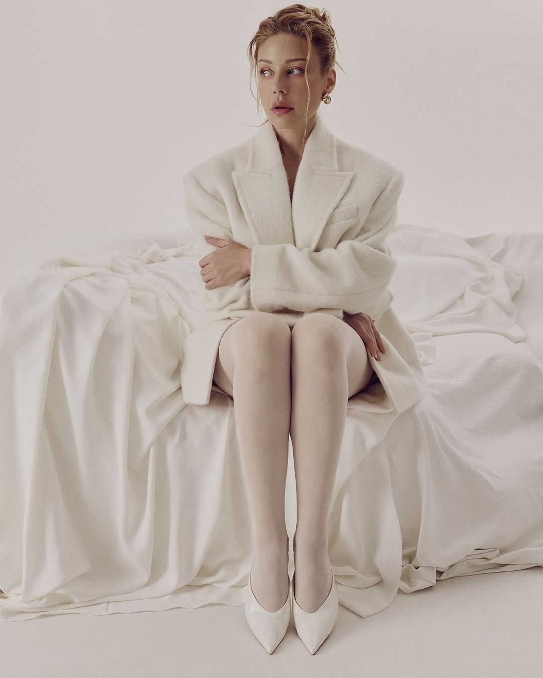 Кароль вразила сміливими фото та заговорила про кохання: "Бігають мурахи"