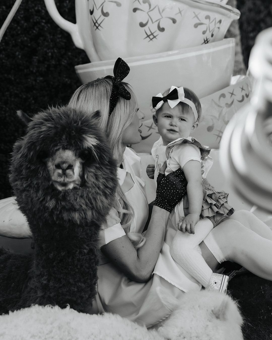 "Весь мой мир": Пэрис Хилтон растрогала сеть семейными кадрами с детьми