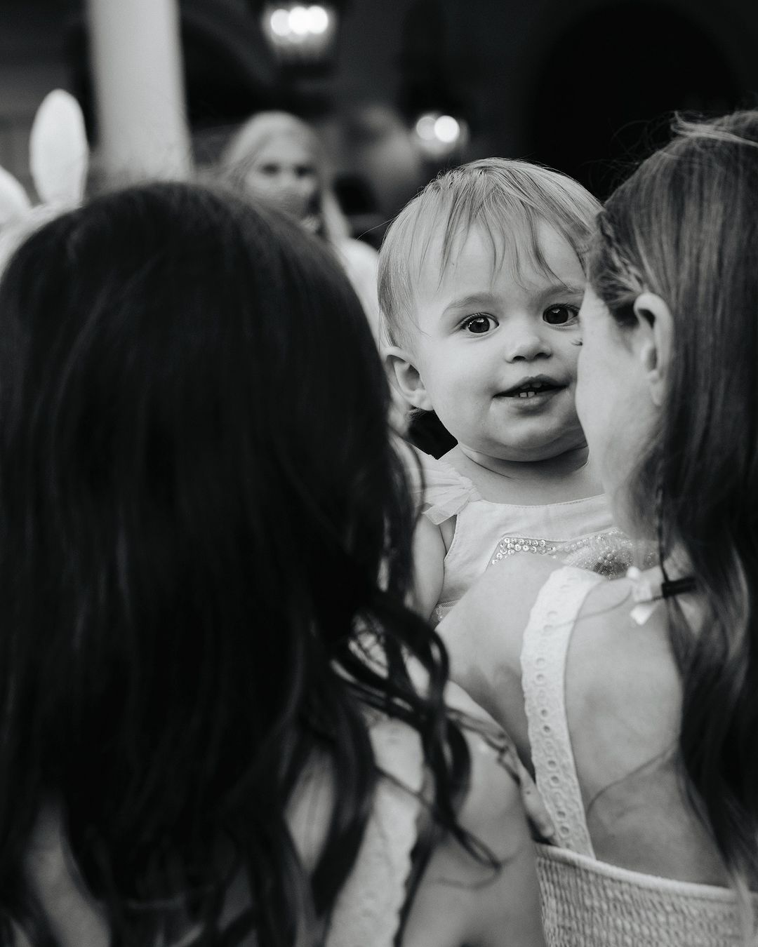 "Весь мой мир": Пэрис Хилтон растрогала сеть семейными кадрами с детьми