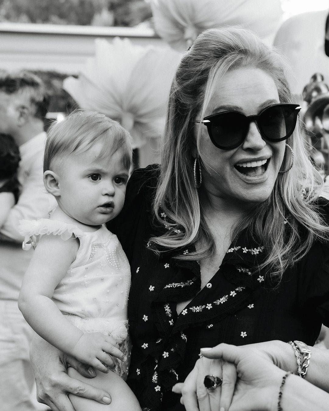 "Весь мой мир": Пэрис Хилтон растрогала сеть семейными кадрами с детьми