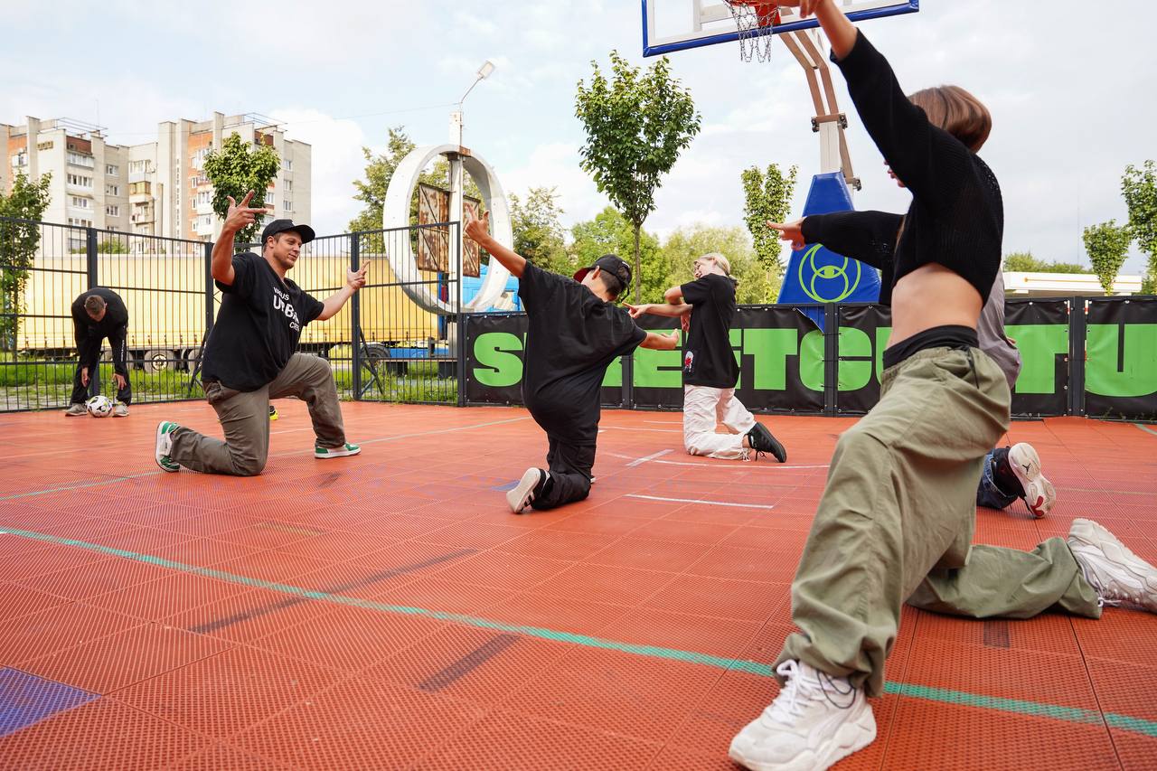 Бесплатные занятия по стритфутболу, брейкингу и стритденсу для детей во Львове: где и как тренироваться