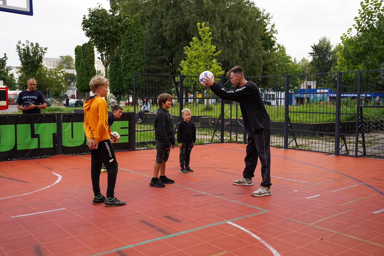 Бесплатные занятия по стритфутболу, брейкингу и стритденсу для детей во Львове: где и как тренироваться