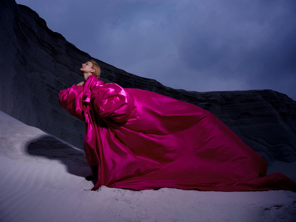 Тина Кароль поразила "непокоренным" образом: невероятные фото