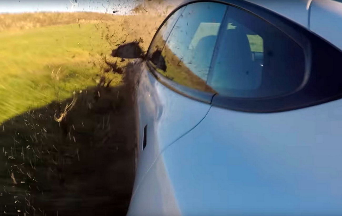 Слабые тормоза: самая мощная Tesla Model S Plaid попала в аварию на гоночном треке