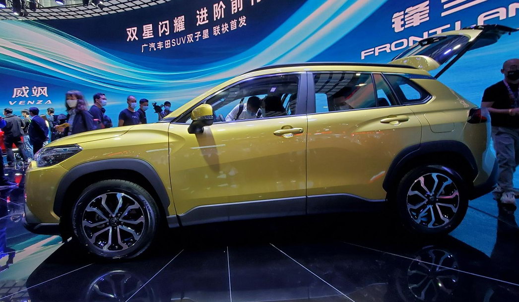 Розміром з RAV4 і за ціною Corolla: Toyota представила новий кросовер Frontlander