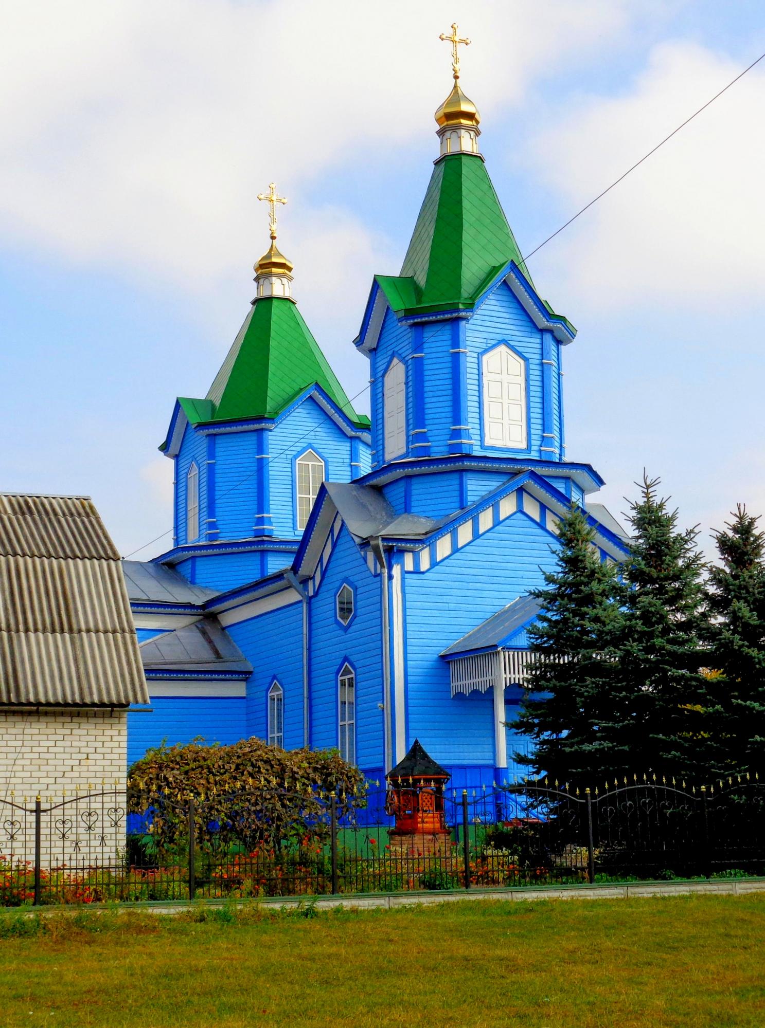 Згоріла від удару артилерії. Окупанти знищили на Київщині ще одну церкву 19 сторіччя