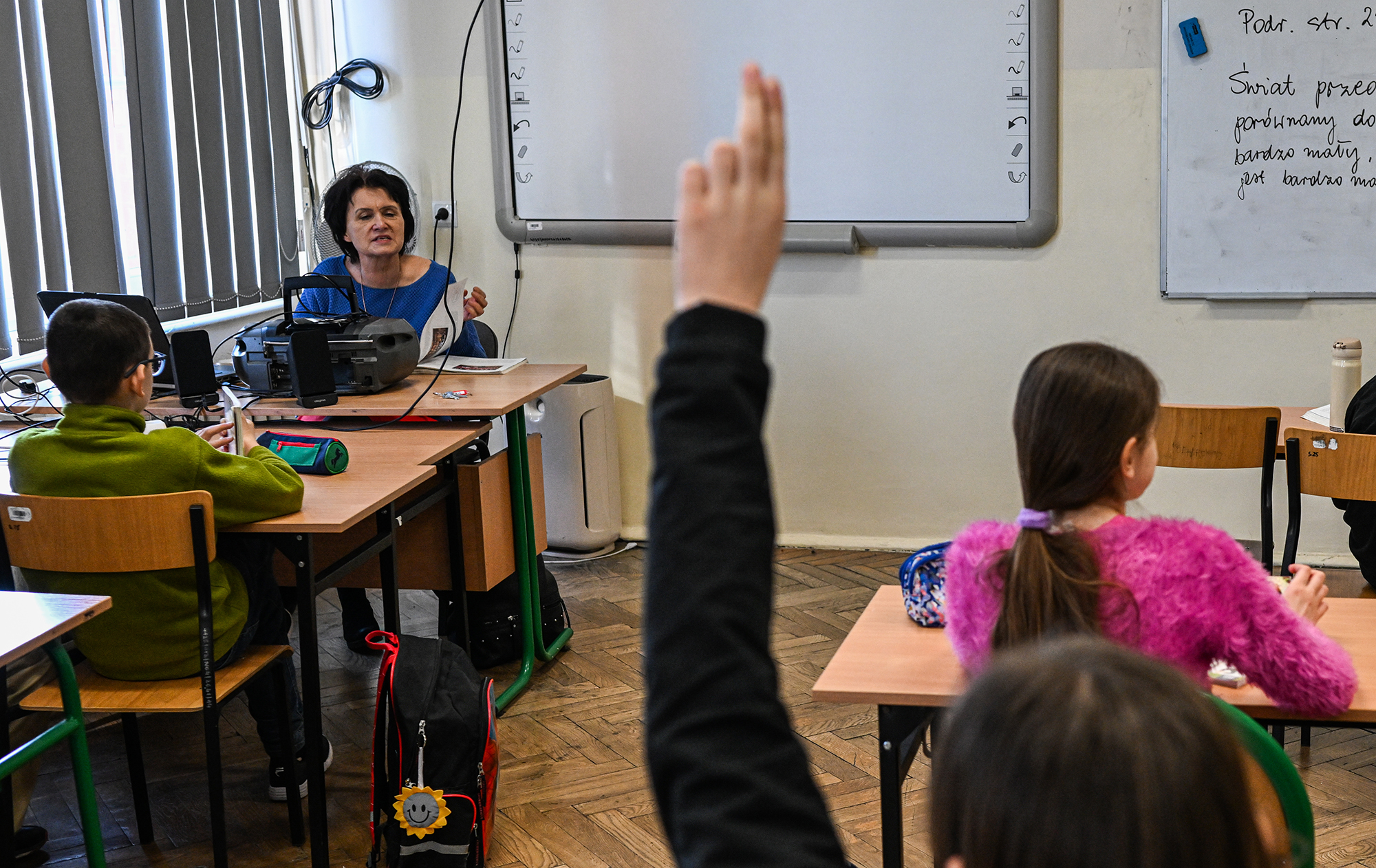 Виплати і школа. Які будуть нові правила для українських біженців у Польщі