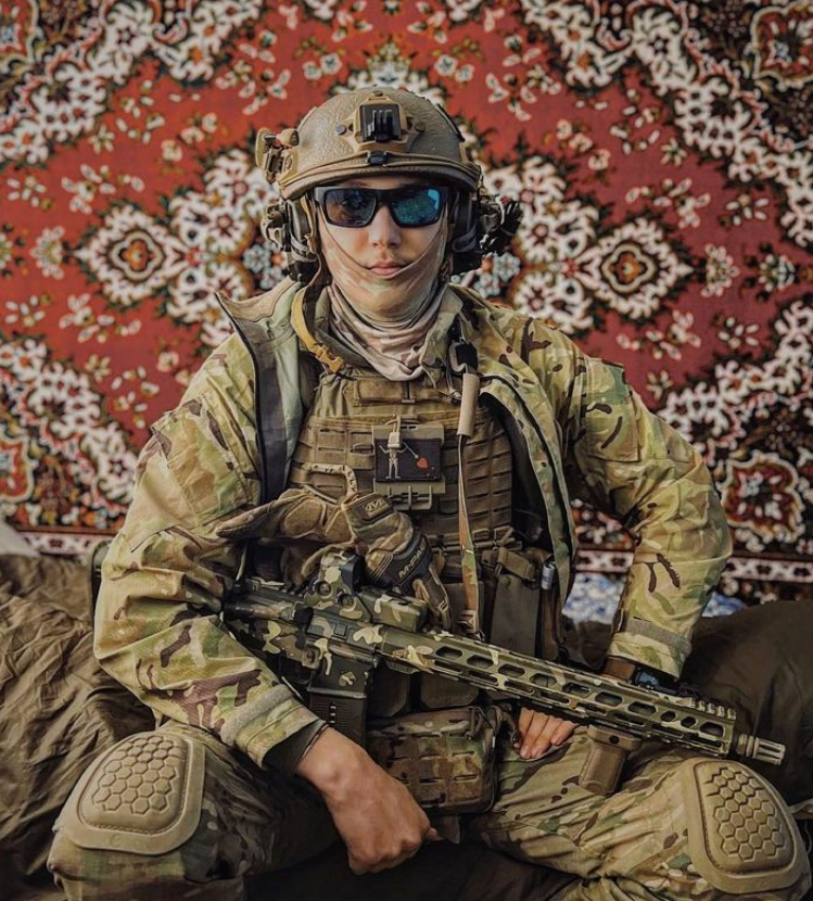 Никитюк захейтили из-за романа с молодым военным. Ведущую внезапно защитил Цымбалюк