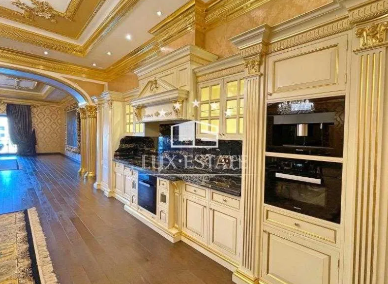 В Киеве продают квартиру "для любителей роскоши": сумма шокирует