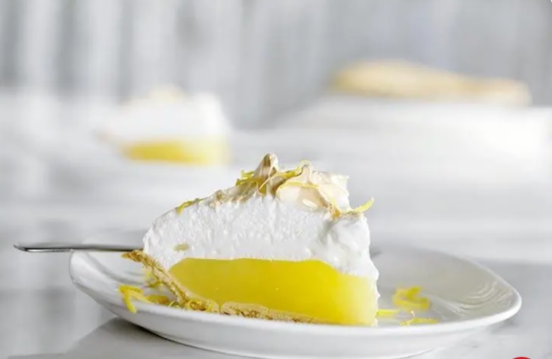 Готуємо лимонний тарт, який тане в роті: духовка не потрібна