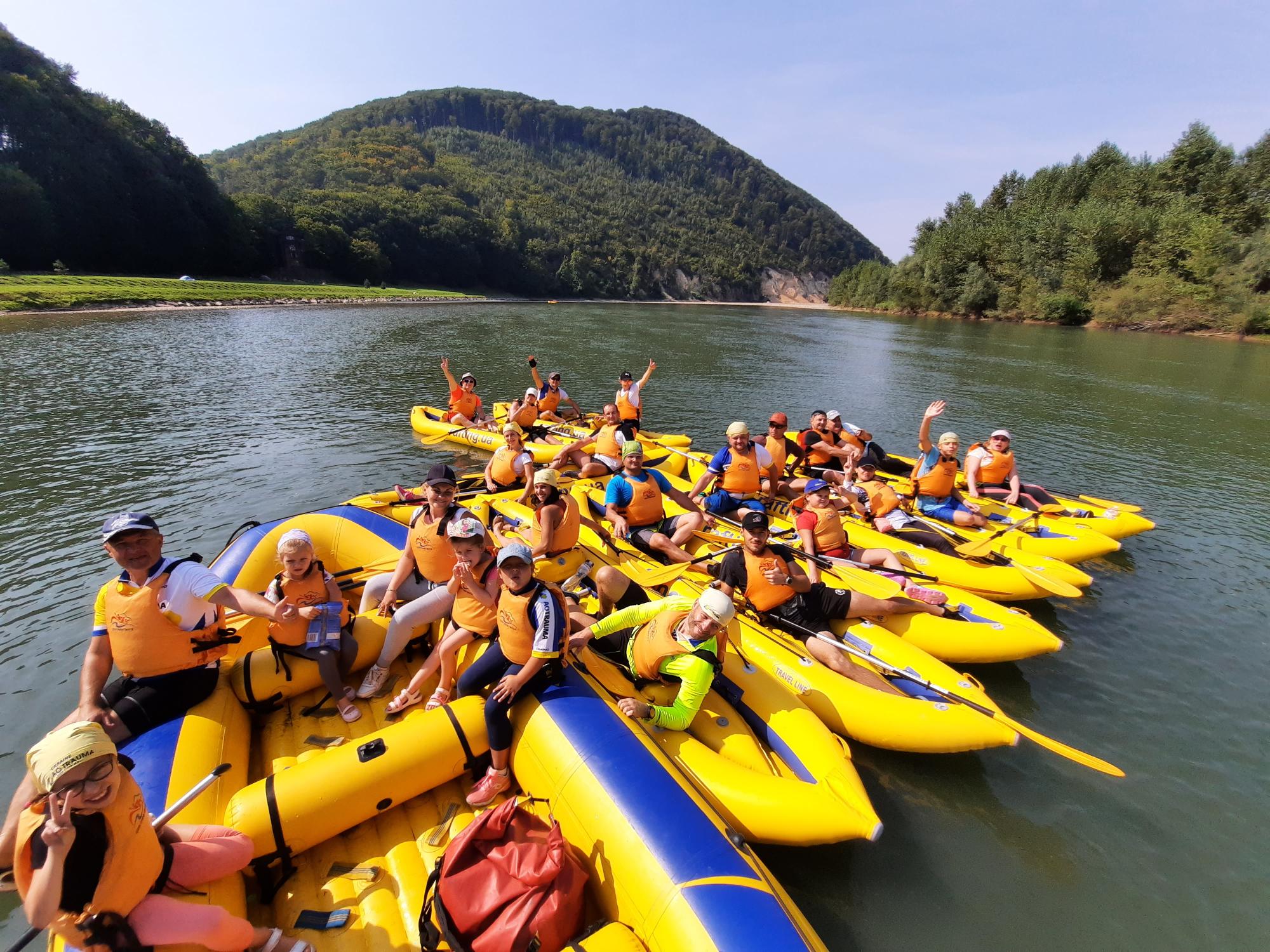 Буяння фарб та яскраві раження: найкращі локації в Україні для легких водних походів восени