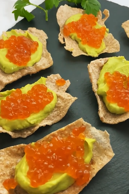 Как интересно подать красную икру на Новый год: эта закуска удивит всех