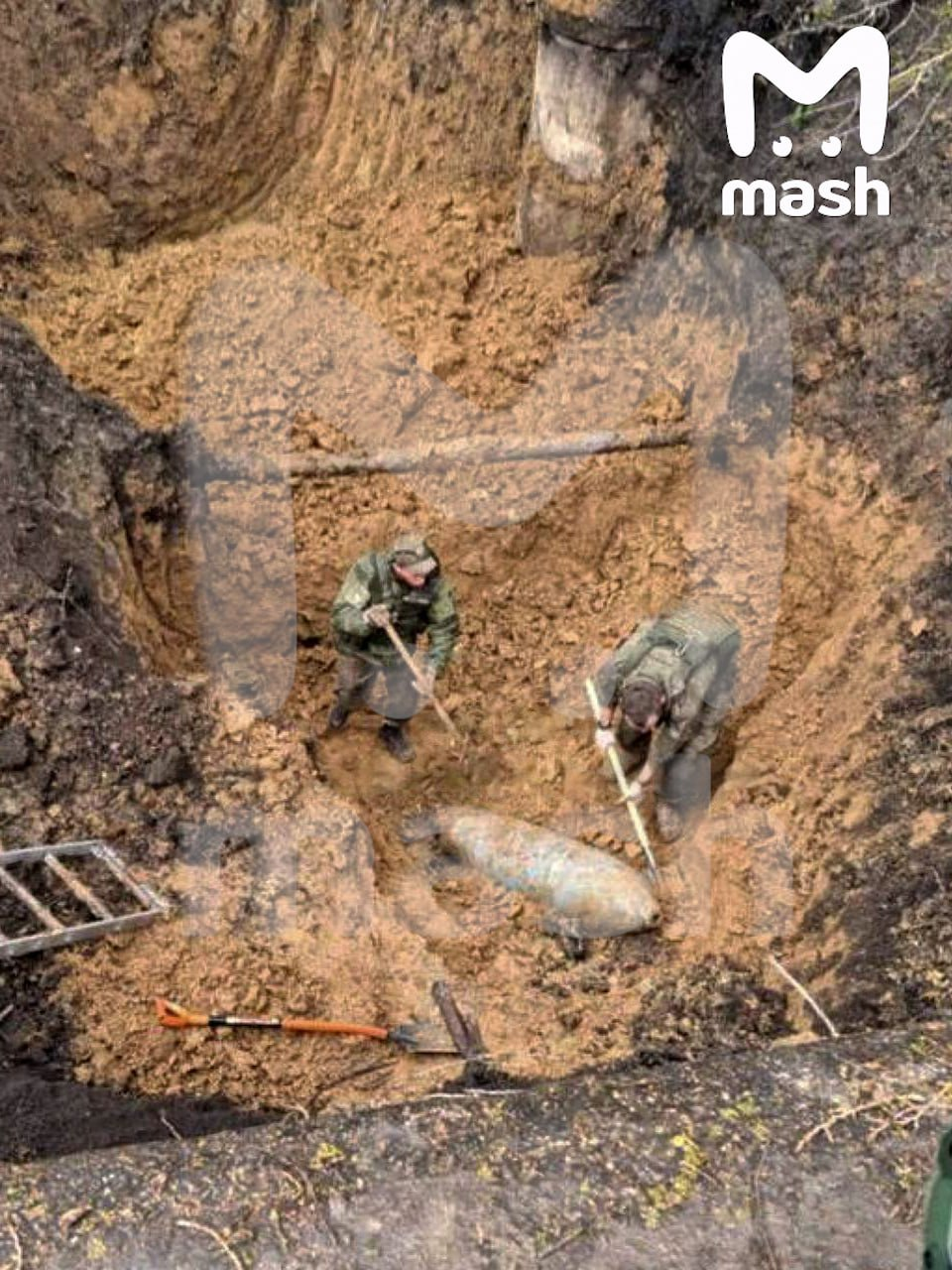 Россияне признались, что сбросили на Белгород две бомбы. Из-за второй эвакуируют 3000 человек