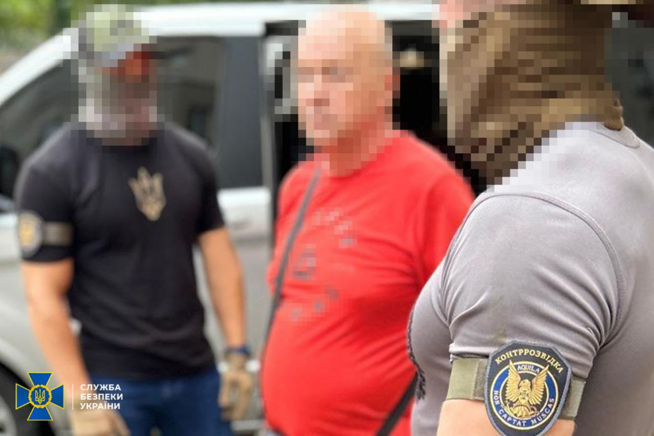 Коригував удари по Одесі та Миколаєву. СБУ затримала військового пенсіонера