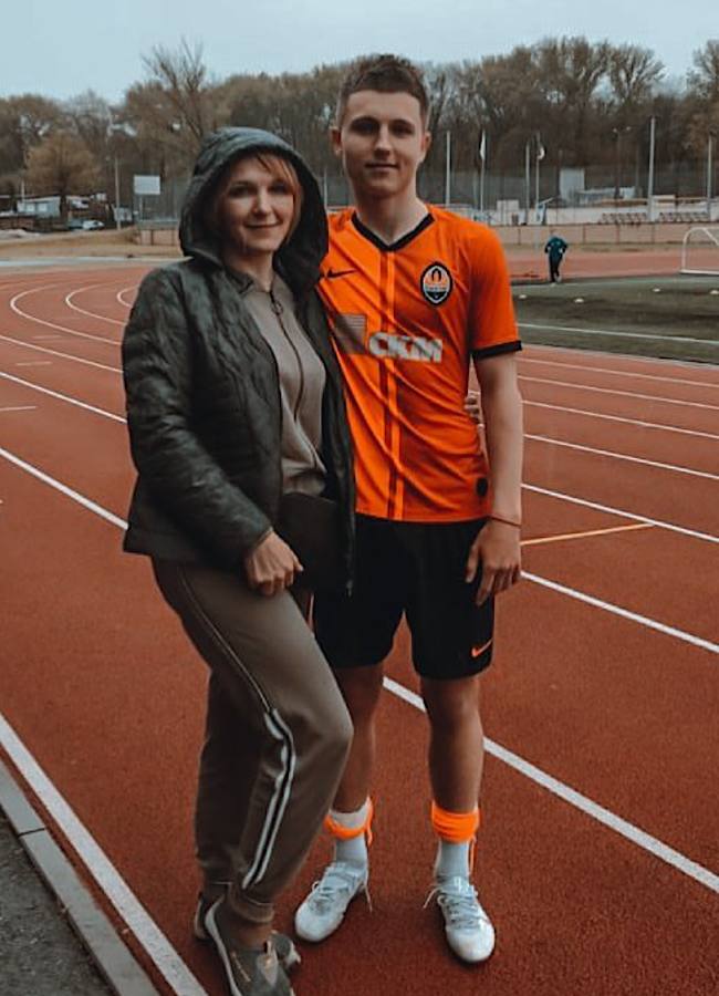 Игрок футбольного клуба "Шахтер" Николай Огарков потерял отца на войне с Россией