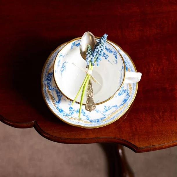 Букингемский дворец показал уникальную коллекцию королевских напитков, ювелирных изделий и не только