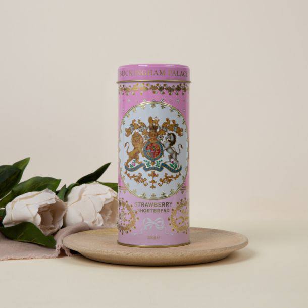 Букингемский дворец показал уникальную коллекцию королевских напитков, ювелирных изделий и не только