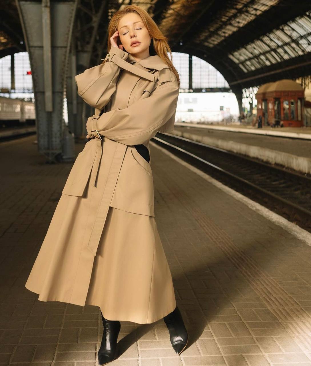 Сколько стоит соблазнительный тренч Тины Кароль из нового клипа (фото)