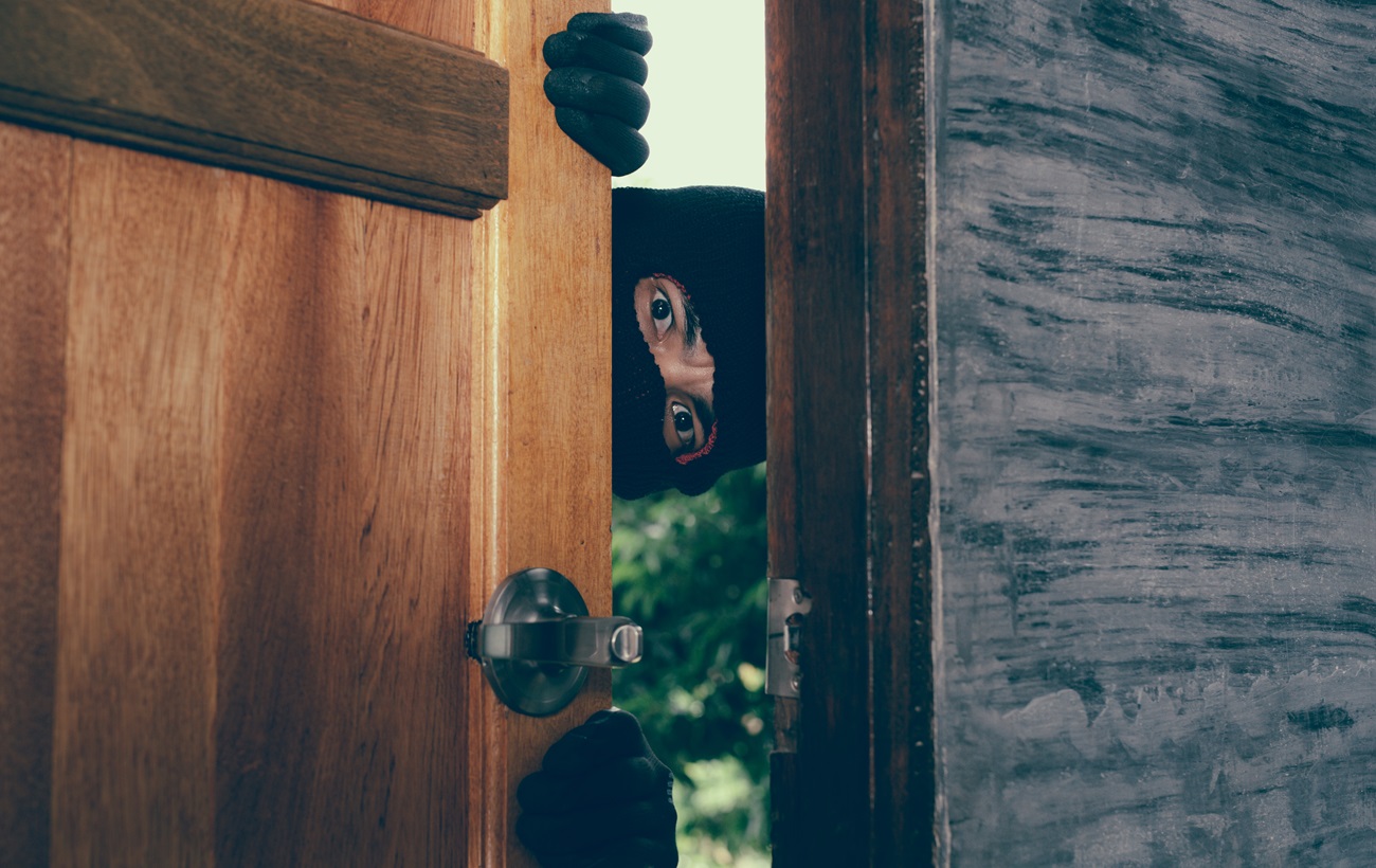 Де квартирні злодії шукають гроші та цінні речі. Ці "схованки" знаходять першими