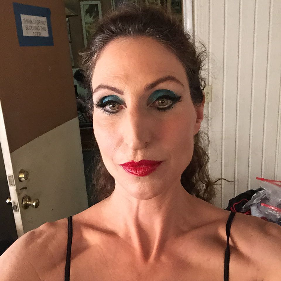 Як у реальному житті виглядає актриса, яка зіграла у фільмі "Монахиня" (фото)