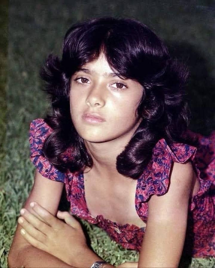 С годами только лучше: Сальма Хайек показала, как выглядела в юности (фото)
