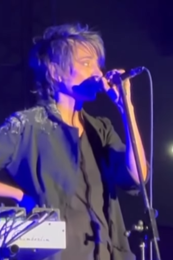 "Молюся, щоб моя країна припинила війну": Земфіра засудила Росію на концерті