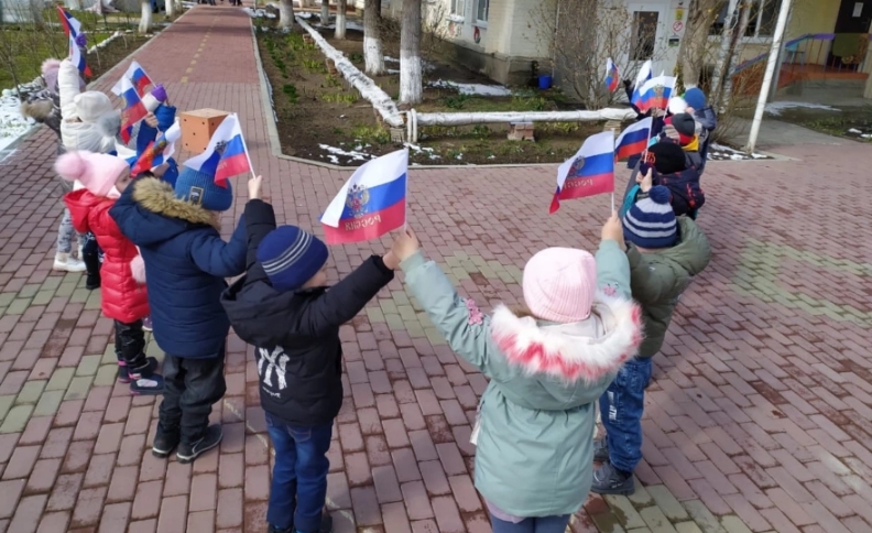 Методи НКВС і павлики морозови: у Росії "промивають" мізки дітям у садочках