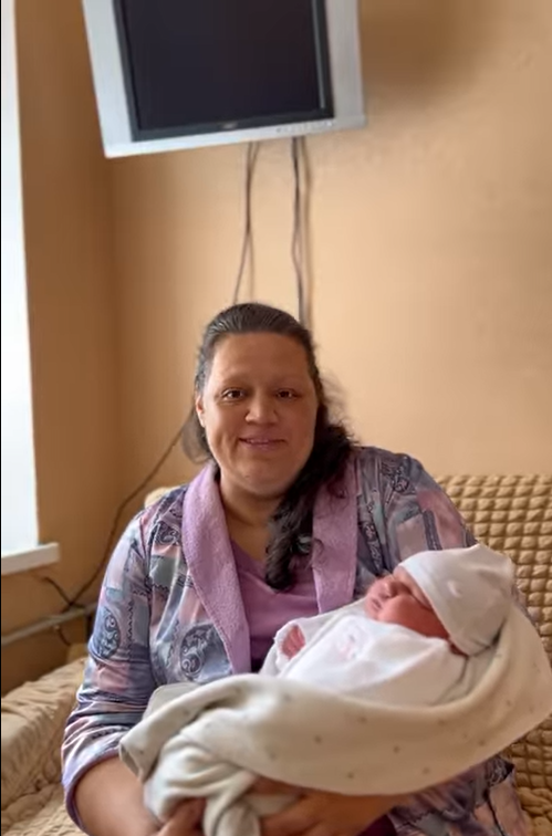 Девочка-богатырка: в Черновицкой области женщина родила 10 ребенка