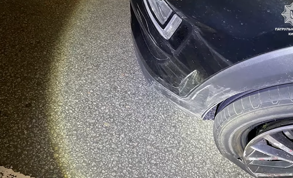 У Києві п'яна водійка на пошкодженому авто тікала від патрульних: відео нічної "гонки"