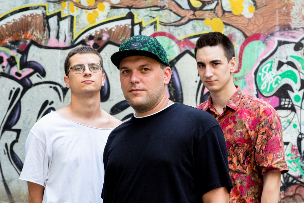 "Шок и сенсация": квіткіс выпустили альбом-"украшение сезона"