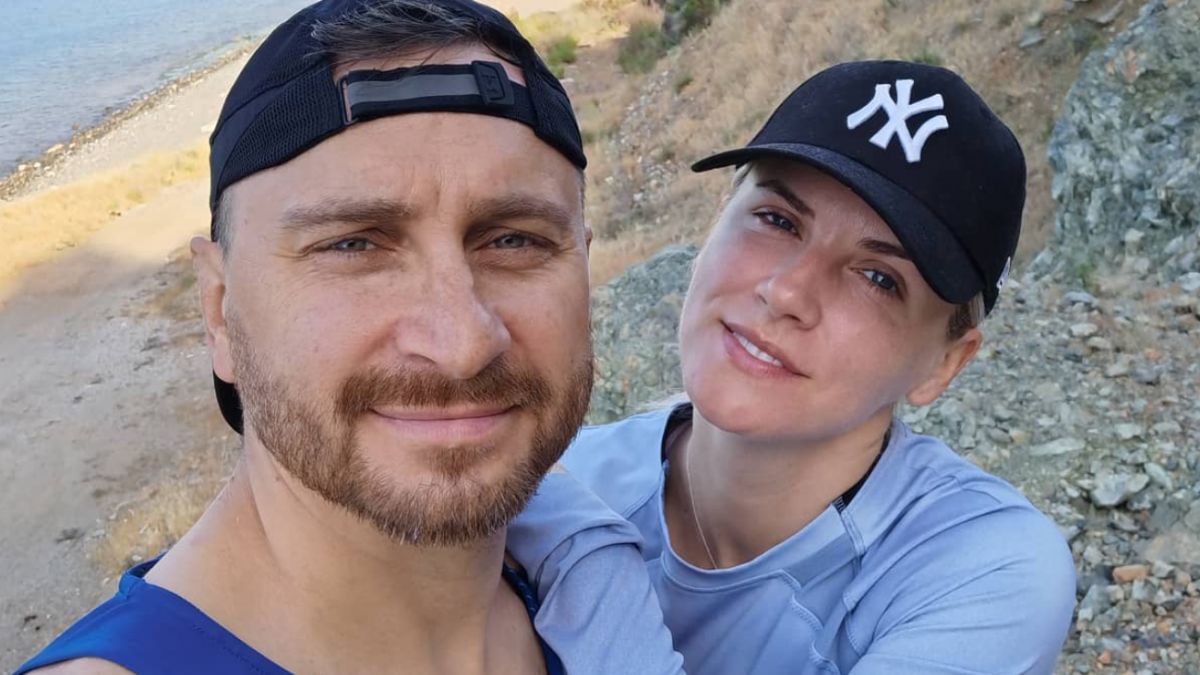 Лидер группы "Скай" ответил, общается ли с экс-женой после ее публичных обвинений в абьюзе