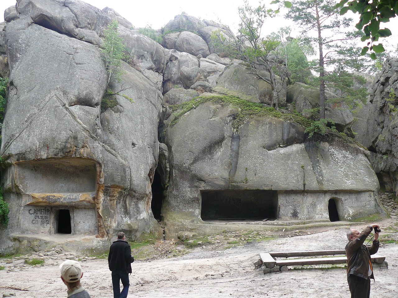 Двоколісні пригоди. Найкращі веломаршрути України для всієї родини
