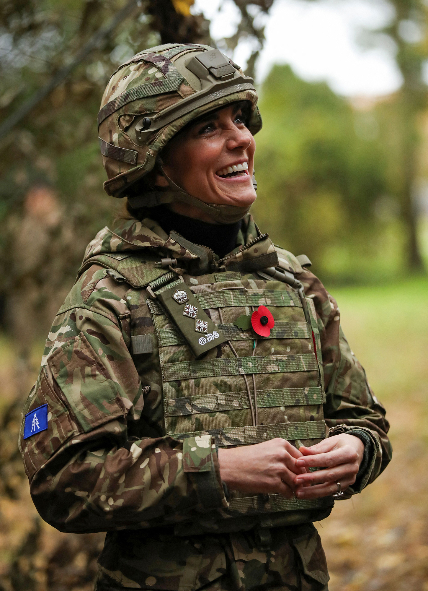 Кейт Миддлтон в камуфляже "оседлала" броневик Jackal-2 и научилась управлять дроном (видео)