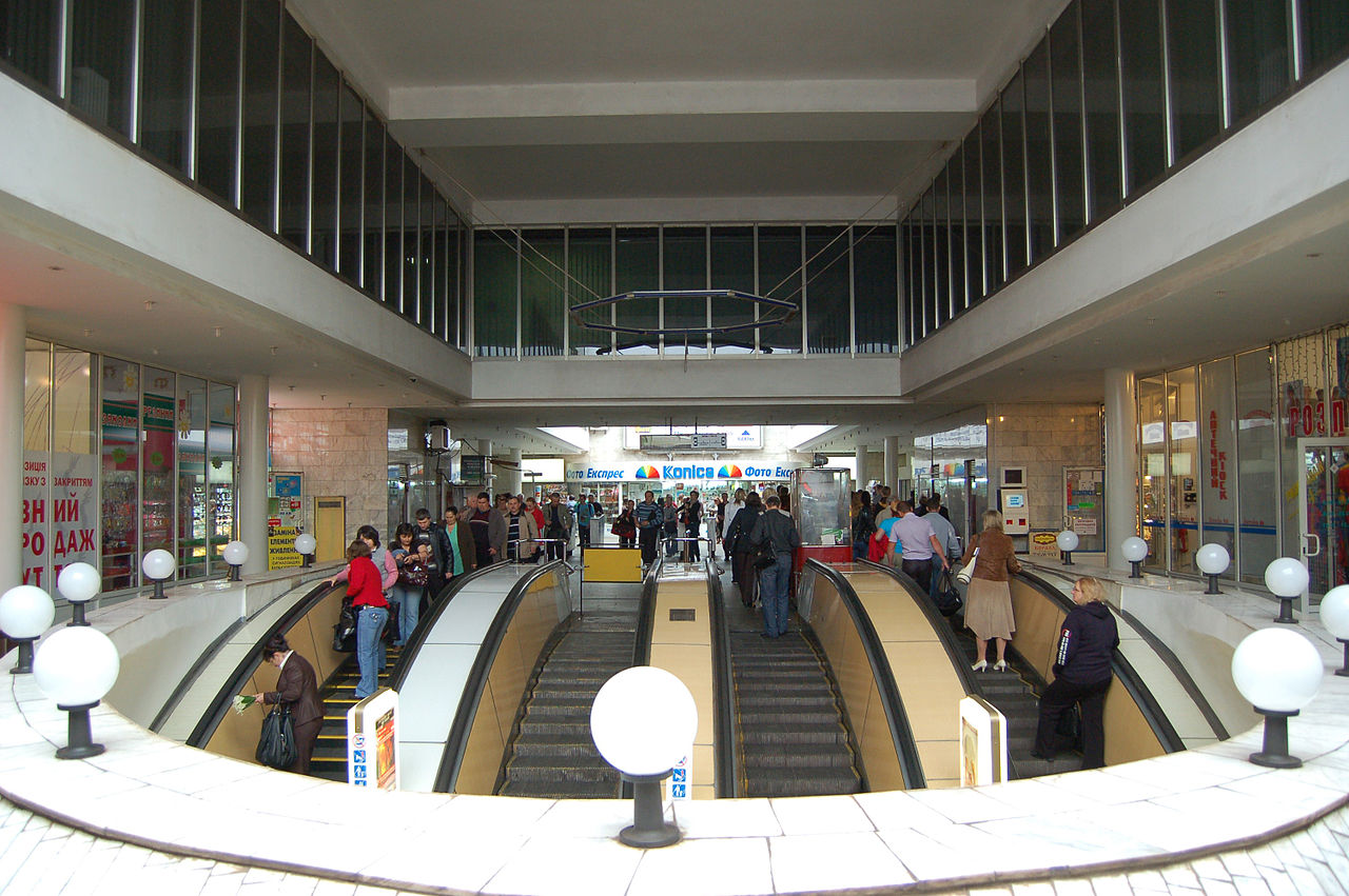 Эти станции метро в Киеве появились при Омельченко: так они выглядят сегодня (фото)